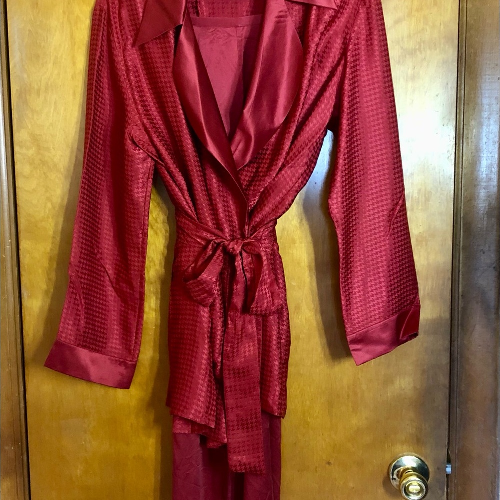 Victoria's Secret Deep Red 100% SILK Wrap Robe